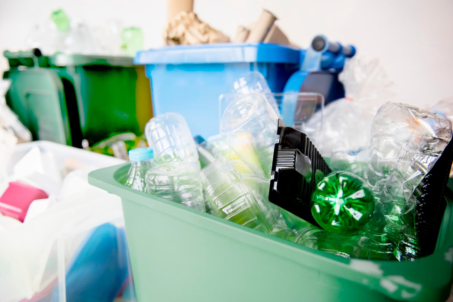 Limbah plastik dari kemasan pembersih konvensional